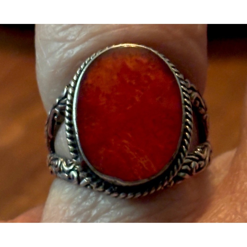 Vintage Coral Sterling Silver Ring w Beautiful Border & Band Design Size 7
